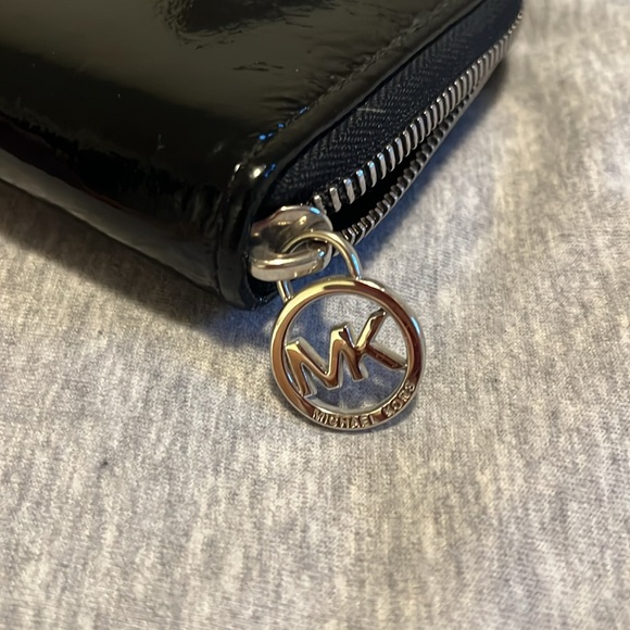 Michael Kors patent leather long wallet - Picture 3 of 7